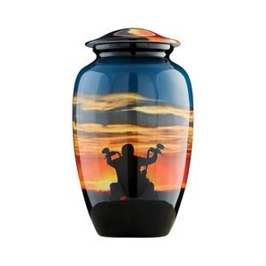 Urne funéraire en métal de forme ovale avec impression numérique, silhouette de chanteur écossais au coucher du soleil, vase commémoratif fait main, souvenir de sympathie, objet d'art moderne - Product Image 1