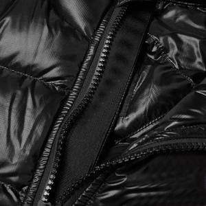Gilets d'hiver pour hommes en polyester personnalisés avec logo, poids lourd, chauds, sans manches, en tissu brillant - Product Image 4