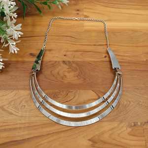 สร้อยคอโชคเกอร์สแตนเลสสตีลสีทองและสีเงิน สไตล์โมเดิร์น เรียบง่าย ดีไซน์หนา สำหรับผู้หญิง - Product Image 3