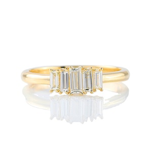 Impresionante último diseño 18K oro sólido Baguette corte Moissanite anillo de compromiso cinco piedras solitario anillo de diamante para mujer - Product Image 1
