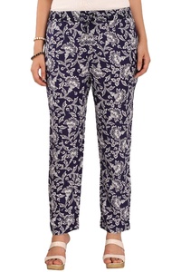 กางเกงขายาวลำลองผ้าเรยอนพิมพ์ลายดอกไม้สำหรับผู้หญิง ไซส์ใหญ่ XL เอวยางยืดด้านหน้า ระบายอากาศได้ดี เป็นมิตรกับสิ่งแวดล้อม เหมาะสำหรับฤดูร้อน - Product Image 4