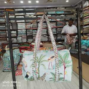 Sac de voyage matelassé en coton imprimé jungle, motif animalier ethnique, bagage de voyage bohème, durable, artisanal, export, fabricant, sur mesure - Product Image 4