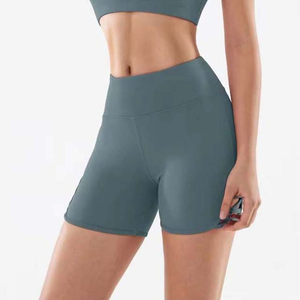Shorts de sport taille haute en polyester et élasthanne pour femme, avec effet froncé aux fesses et poches, idéal pour le yoga et la gym - Product Image 3