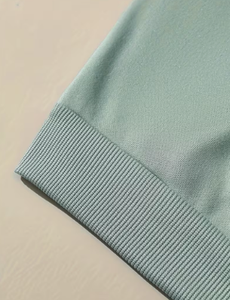 Sudadera de cuello redondo verde salvia para mujer, con hombros caídos, manga larga, estampado de leopardo y corazones, estilo casual. - Product Image 3