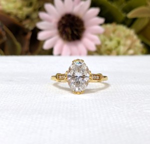 แหวนหมั้นสไตล์วินเทจประดับมอยซาไนต์ทรงรี 2.25 กะรัต, แหวนทองคำแท้ 14K สีเหลือง, แหวนแต่งงานเพชรสำหรับผู้หญิง - Product Image 1