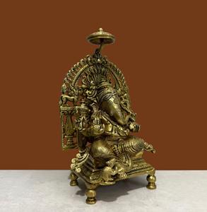 งานฝีมือนิรมลา รูปปั้นพระพิฆเนศทองเหลืองทำมือสไตล์อาร์ตเดโค - งานแกะสลักสำหรับวัดฮินดู เหมาะสำหรับตกแต่งโต๊ะในห้องนั่งเล่น - Product Image 4