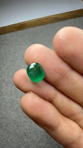 Émeraude naturelle de 3,43 carats, forme coussin, pierre précieuse verte, facettée, pour la fabrication de bijoux fins, vente en gros - Product Image 2