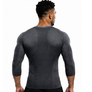 T-shirt de sport respirant et extensible pour homme, séchage rapide, personnalisable avec logo, idéal pour la course et l'entraînement, performance optimale - Product Image 5