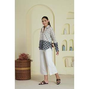 Chemisier bicolore pour femme, taille S, en promotion, élégant - Product Image 3