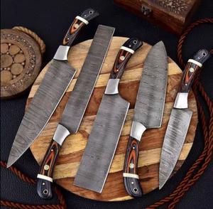 เหล็กดามัสกัสคุณภาพสูง ผลิตด้วยมือโดย Steel Craft International ชุดมีดเชฟ 5 ชิ้น ด้ามจับแบบกำหนดเอง พร้อมซองหนัง ขอบใบมีดหยัก - Product Image 3