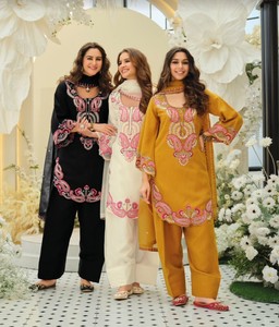 Salwar Kameez pour femmes avec perles Slub Orngza - Design moderne pour mariage et soirée - Product Image 1