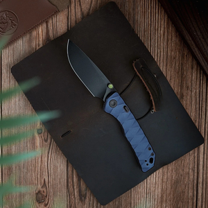 Navajas plegables de bolsillo con diseño geométrico azul y hoja de punta caída con revestimiento negro, botón de bloqueo con perilla para uso en exteriores y EDC. - Product Image 3