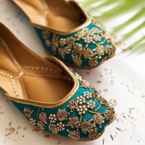 <b>Indian</b> Punjabi Women Khussa Jutti Purple Floral Embroidered PU Upper Slip-On Ballet Flats Toe Comfort Rhinestone Decorated All - Product Image 6