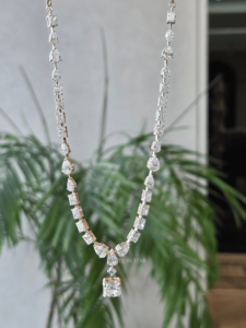 Collier de luxe en or 14 carats avec diamant de laboratoire taille coussin en forme de Y, certifié IGI, design station, pour femme - Product Image 3