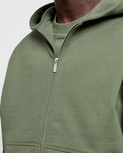 เสื้อฮู้ดดี้ผู้ชายสีเขียว สตรีทแวร์ ผ้าเฟรนช์เทอร์รี่ 100% หนัก 500GSM ซิปหน้า พิมพ์ลายโลโก้ตามสั่ง ปักลาย สำหรับฤดูหนาว สไตล์อเมริกัน - Product Image 4