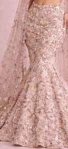 Lehenga Choli de haute qualité fait main pour femmes, robe brodée en soie et en tulle pour mariage et occasions spéciales. - Product Image 3