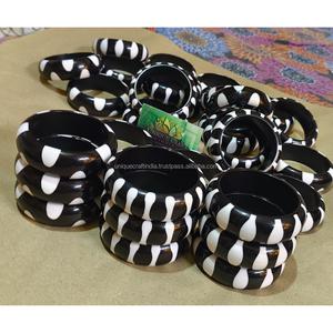 Bracelets de luxe en résine finition marbre | Bijoux faits à la main pour femmes Bracelet en résine de créateur unique léger durable - Product Image 3