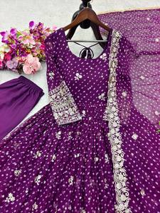Robe Anarkali brodée violette avec dupatta, longueur ras du sol, tenue traditionnelle indienne et pakistanaise pour femme, robe de mariée - Product Image 6