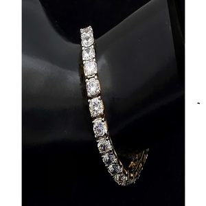 Magnifique bracelet jonc ouvert en laiton plaqué or de qualité supérieure avec moissanite, tendance, pour femme, idéal pour mariage, fiançailles et soirées. - Product Image 2