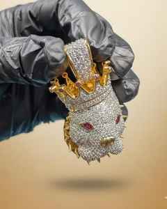 Pendentif en argent sterling 925 pour homme, motif tête de lion, bijoux de luxe hip-hop, pendentif personnalisé couronne royale en moissanite plaqué or - Product Image 1