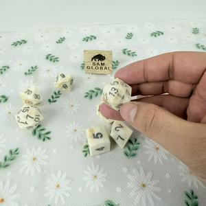 Dados de Juego de Mesa Redondos de Cuerno Pulido de Alta Calidad y Gran Demanda, con Material Orgánico a Precios Económicos - Product Image 2