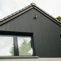 Panneau composite intérieur en bois plastique imperméable Panneau mural 3D en WPC Panneau de plafond cannelé en WPC