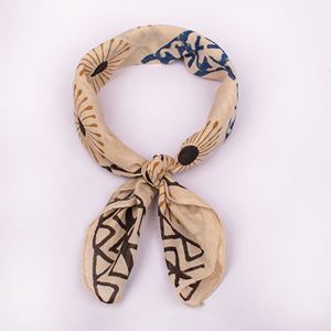 ผ้าพันคอทรงสี่เหลี่ยมพิมพ์ลายบล็อกทำมือระดับพรีเมียม สำหรับทุกเพศ ระบายอากาศได้ดี เป็นมิตรกับสิ่งแวดล้อม เนื้อผ้านุ่ม ยืดหยุ่นได้ ใช้ได้ทุกฤดู สำหรับพันคอ พันศีรษะ หรือพันหลัง - Product Image 5