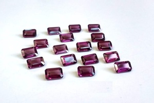 Lot en Gros de Pierres Précieuses en Grenat Rhodolite Naturel Octogonal Taillé Facetté de Haute Qualité pour la Fabrication de Bijoux (Bagues et Pendentifs) - Product Image 3