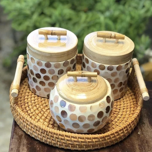 Pot en bambou nacre fait main, conteneur incrusté de perles de bambou pour friandises de fêtes, bijoux, décoration d'hôtel et de spa, Vietnam - Product Image 1