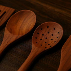 Ensemble de cuillères en bois de Sheesham faites à la main, 6 pièces, ustensiles de cuisine écologiques, non toxiques, fabriqués par des artisans, offre à durée limitée - Product Image 1
