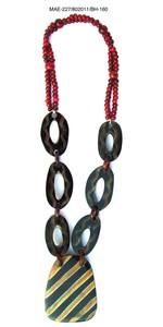 Collier bohème en perles d'os avec pendentif à pompon, chaîne multicolore en perles d'os, bijoux unisexes au meilleur prix de gros - Product Image 5