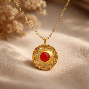 Collier pendentif en laiton plaqué or avec pierre de cornaline, design médaillon, tendance minimaliste pour les occasions d'anniversaire - Product Image 1