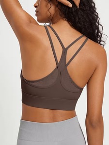 Sujetador deportivo de tirantes finos para mujer, con paneles de malla transpirable, chaleco de running de alta elasticidad, top de entrenamiento, fabricante OEM - Product Image 2