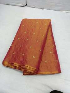 Tela de Seda Pura con Delicado Bordado Floral de Lentejuelas Hecho a Mano, Trabajo Butti para Vestido Festivo Lehenga de Diseñador - Product Image 3