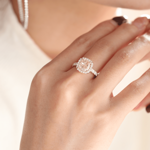 Meilleure Vente Bague de Fiançailles en Or Jaune Massif 14K avec Diamant Rose de Laboratoire de 3 carats, Coupe Coussin, Halo et Bande Pavée de Diamants en Forme de U - Product Image 2