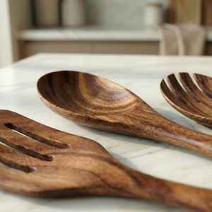 Ensemble d'ustensiles de cuisine en bois avec support, outils de cuisson rustiques faits à la main, cuillères et spatules en bois écologiques - Product Image 3