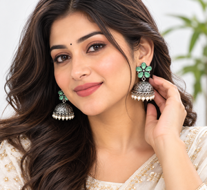 Pendientes Jhumka de Plata Oxidada con Piedra Verde Agua y Diseño Floral, Joyería Colgante Floral, Venta al por Mayor, Directo de Fábrica, OEM ODM - Product Image 4