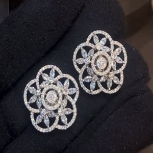 เครื่องประดับเงินแท้ 92.5 คุณภาพพรีเมียม ประดับเพชร CZ เกรด A+++ ดีไซน์โดดเด่น สำหรับผู้หญิง คอลเลคชั่น Big Tops - Product Image 1