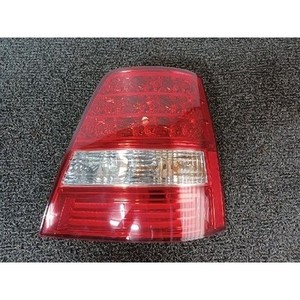 Feu arrière droit combiné Sorento 2006-2009, d'occasion, pièce d'origine (OEM) 924023E500 - Product Image 1