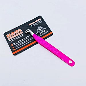 Pince à cils en acier inoxydable avec logo personnalisé avec design en forme de cœur Volume rose Pointe en fibre de botte Poignée appropriée pour l'extension des cils - Product Image 1