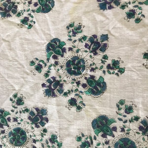 Tela de Algodón Estampada a Mano con Diseño Floral de Medallón Buta |   Uso en Ropa y Manualidades - Product Image 1