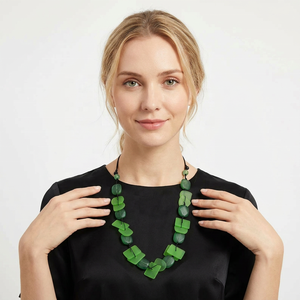 Collier en résine verte perlée, forme irrégulière, bijou fantaisie fait main, accessoire de mode - Product Image 1