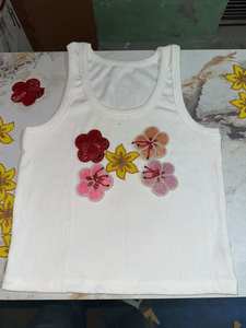 เสื้อกล้ามปักลายลูกปัดพร้อมลายดอกไม้สีสันสดใสและเสน่ห์แห่งงานฝีมือที่สวยงาม - Product Image 5