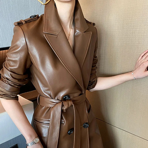 Abrigo de Cuero Premium para Mujer, Diseñado para Brindar Comodidad, Durabilidad y un Estilo Moderno con un Ajuste Favorecedor para Usar en Todas las Estaciones - Product Image 4