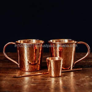 Tazas de mula de cobre martillado hechas a mano con textura vintage y labio liso ideales para compartir recetas clásicas en fiestas - Product Image 5