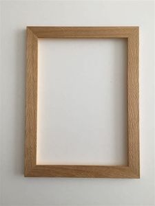 Cadre photo mural et de bureau en bois artisanal - Écologique, fait main, durable, vertical, pour la famille, les mariages et les bébés - Product Image 1