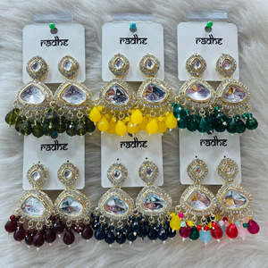 Pendientes colgantes de cuentas y piedra Kundan chapados en oro Accesorio de moda - Product Image 1