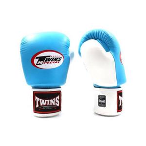 Gants de boxe Muay Thai sur mesure de haute qualité, respirants, avec sangles de poignet réglables, poignées antidérapantes et fermeture auto-agrippante. - Product Image 5