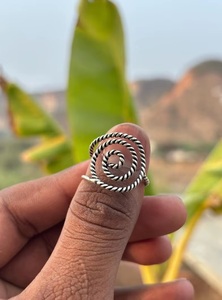 Bague spirale en argent sterling 925, faite à la main, torsadée, ouverte, minimaliste, enveloppante, bijoux chrétiens, cadeau pour femme - Product Image 4