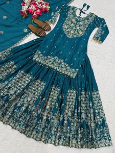 Ensemble Lehenga Kurta traditionnel pour femme PinkCityBlocks, en faux Georgette, avec broderies et sequins, spécial festival - Product Image 3